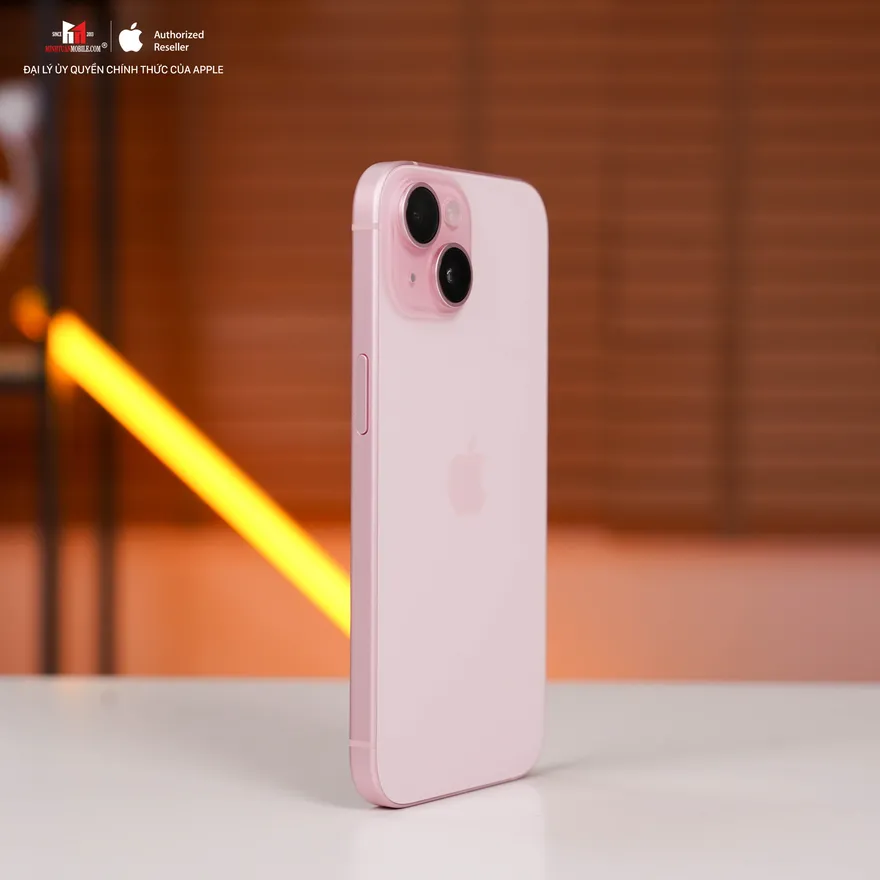 iPhone 15 Pink