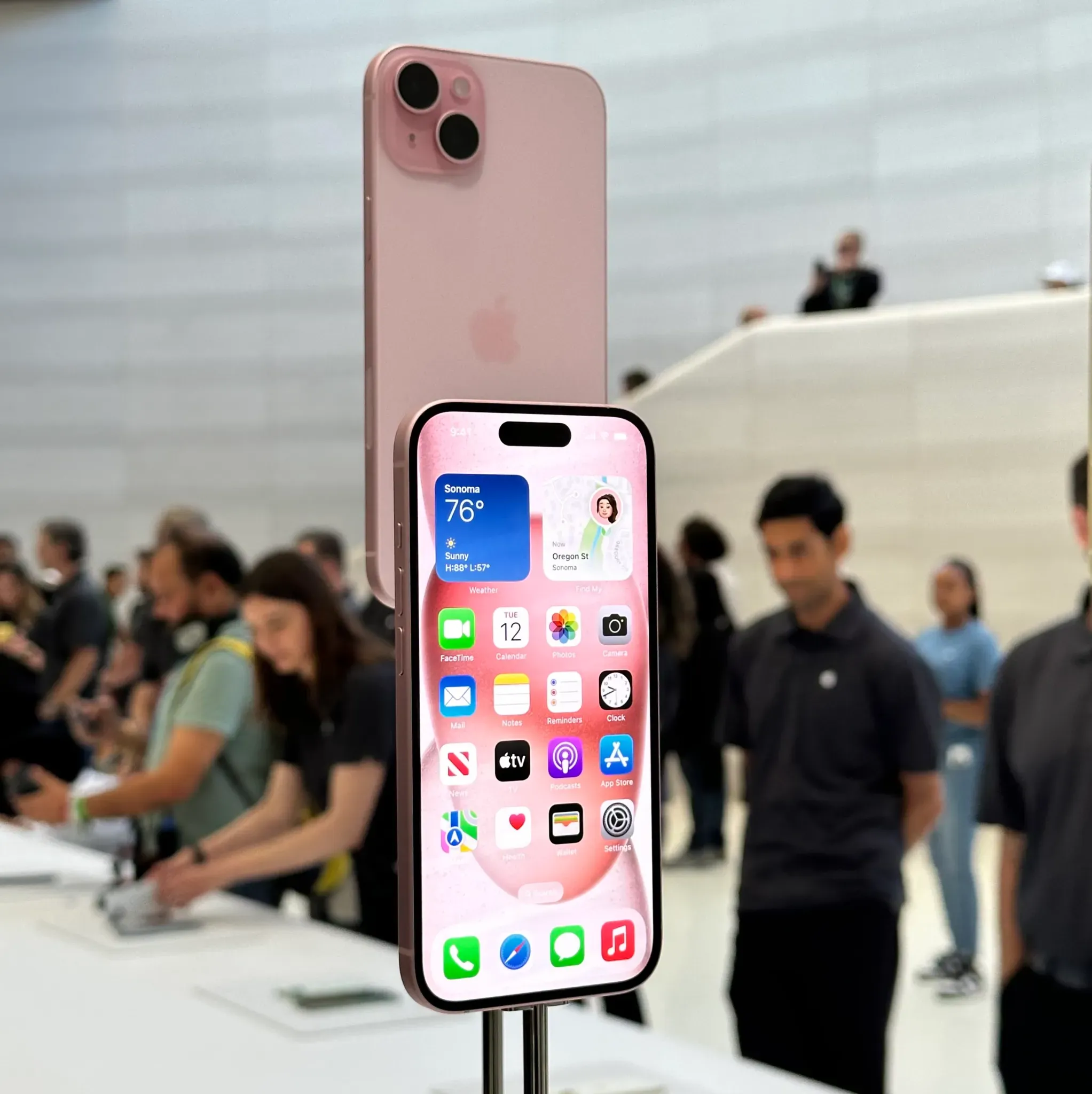 iPhone 15 và iPhone 15 Plus màu hồng 