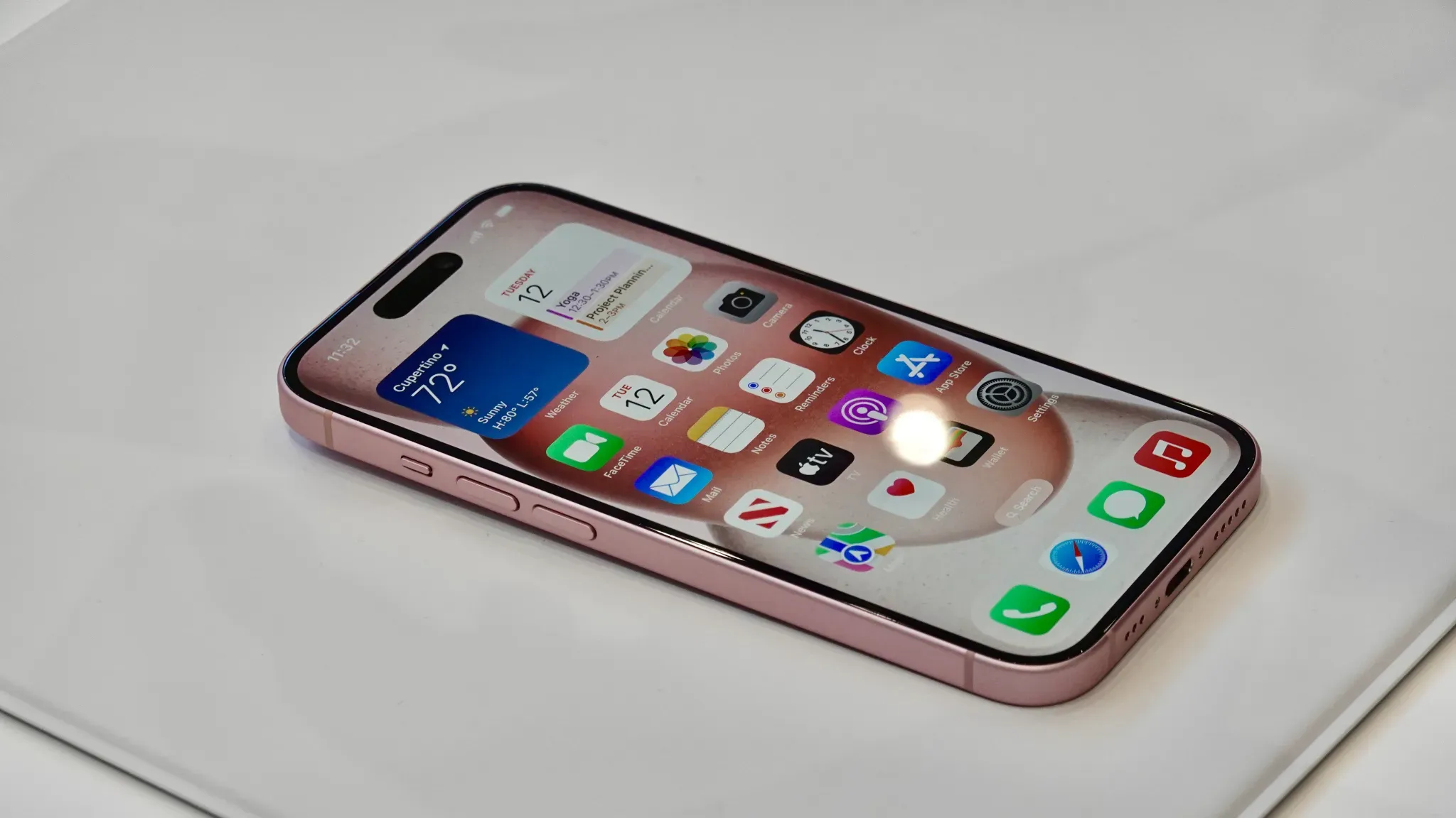 iPhone 15 và iPhone 15 Plus màu hồng 