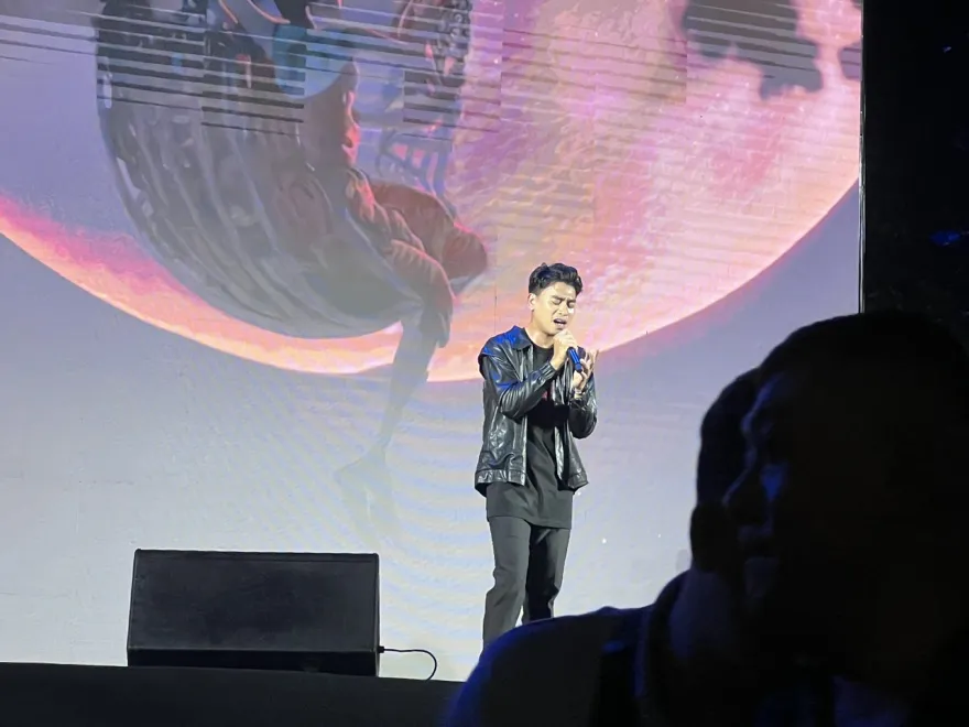 Diễn viên Trần Kim Hải gây xúc động với bài hát 