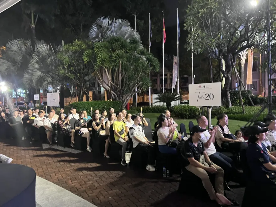 mở bán iPhone 15 Series