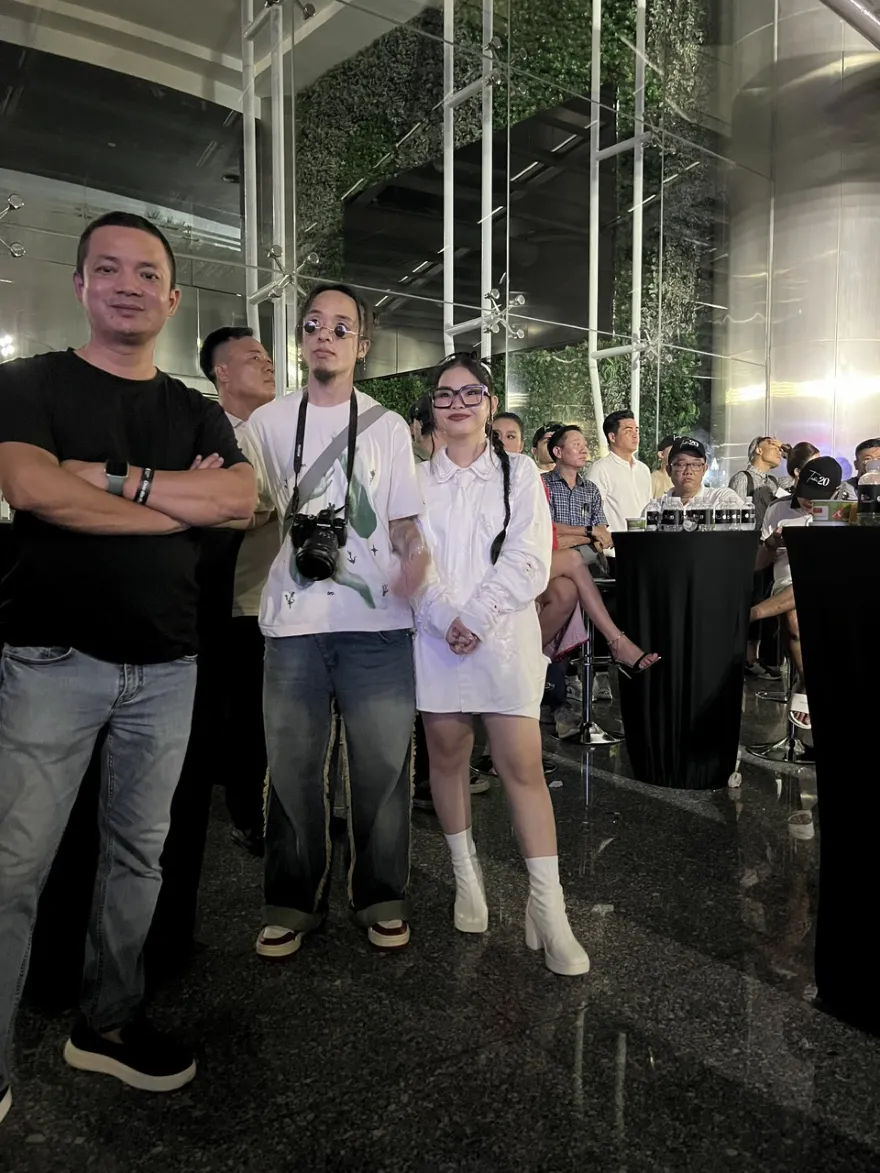 nghệ sĩ hội tụ ngày mở bán iPhone 15 Series Minh Tuấn Mobile