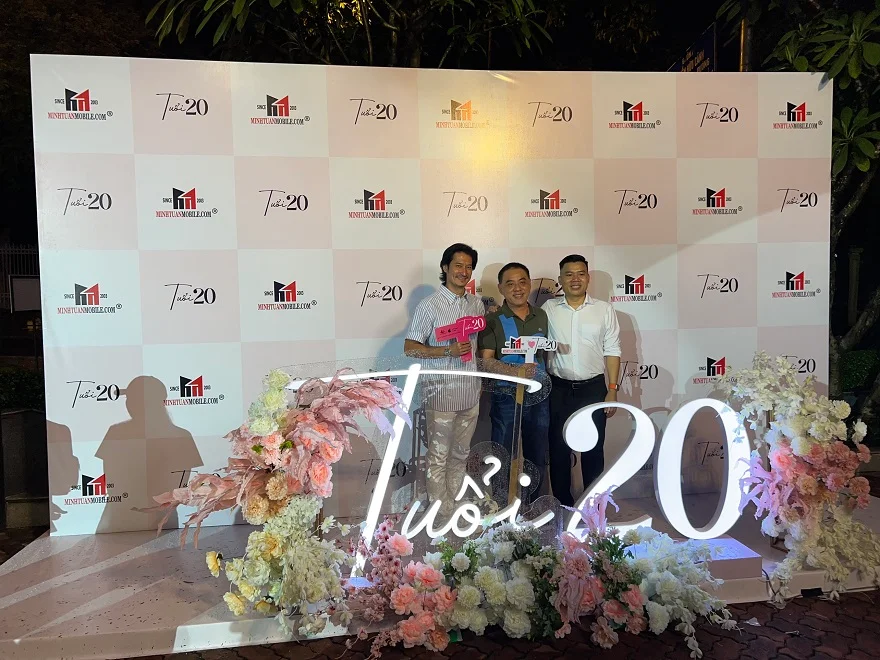 Mở bán iPhone 15