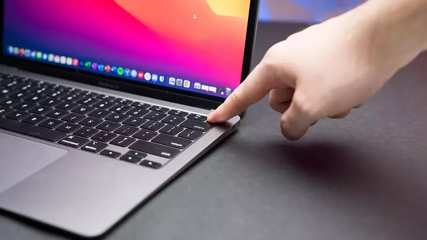 Có nên tắt nguồn MacBook thường xuyên không?