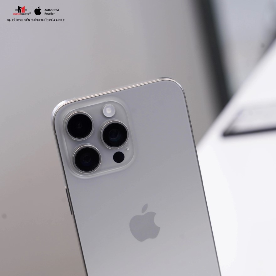 iPhone 15 Pro màu Tự nhiên Titan phù hợp với những người sinh năm nào