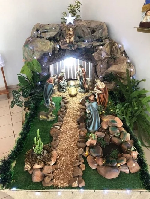 Trang trí hang đá Giáng sinh độc đáo 2023