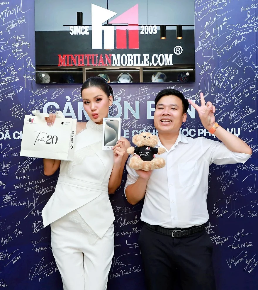 Á hậu Hương Ly iPhone 15 Pro Max 