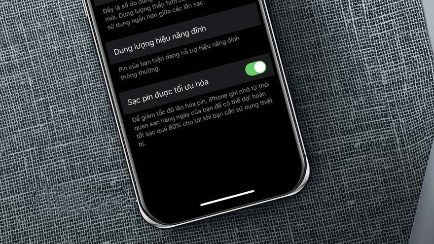 Có nên sử dụng tính năng tối ưu sạc pin trên iPhone 15