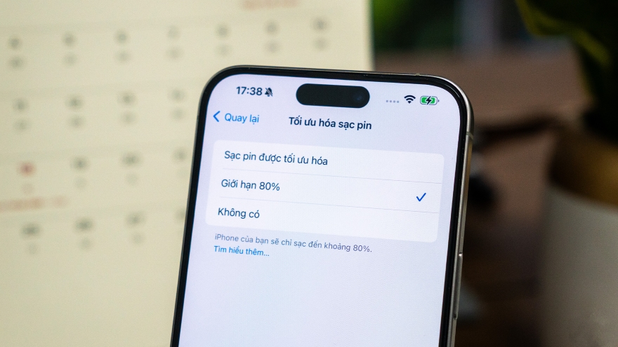Có nên sử dụng tính năng tối ưu sạc pin trên iPhone 15