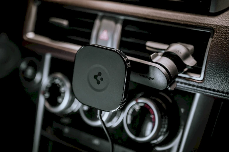 Đế sạc Magsafe xe hơi Spigen OneTap Pro Air Vent (MagFit)