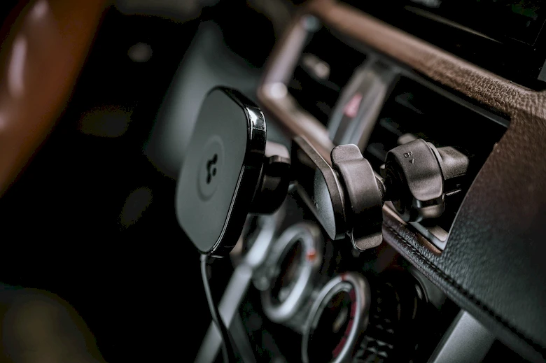 Đế sạc Magsafe xe hơi Spigen OneTap Pro Air Vent (MagFit)