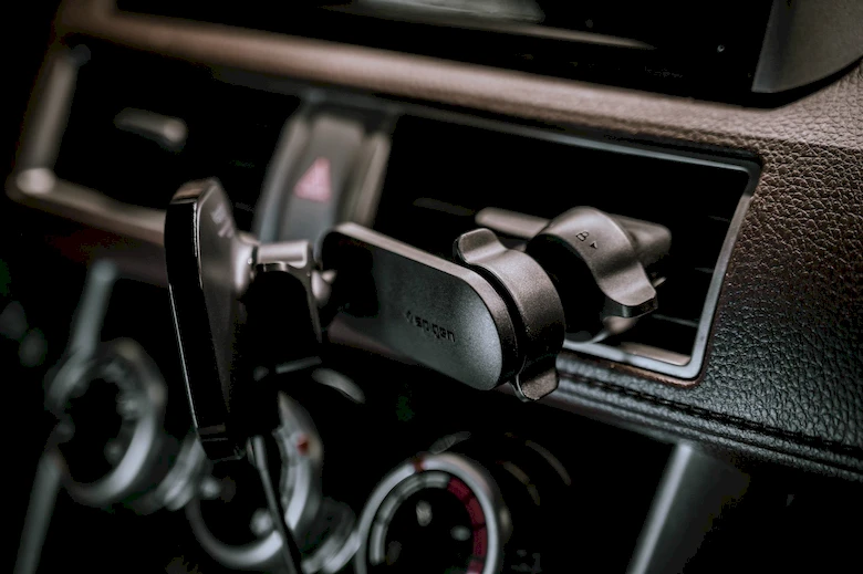 Đế sạc Magsafe xe hơi Spigen OneTap Pro Air Vent (MagFit)