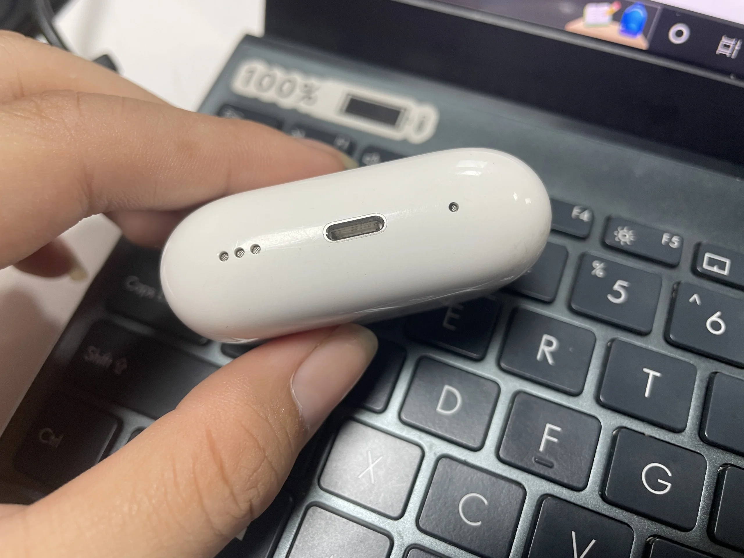 Cách phân biệt AirPods Pro thật giả trong một nốt nhạc