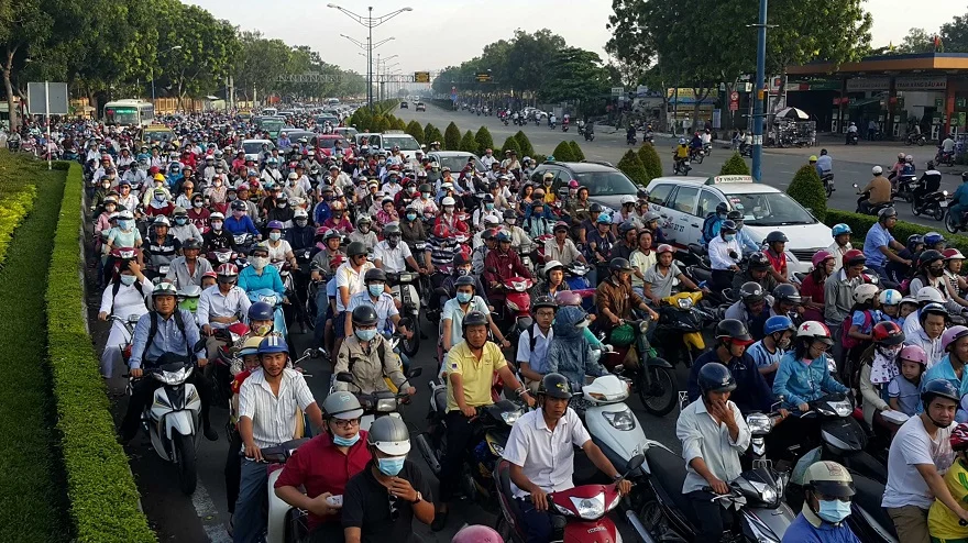 Chạy xe máy về quê ăn Tết 2024