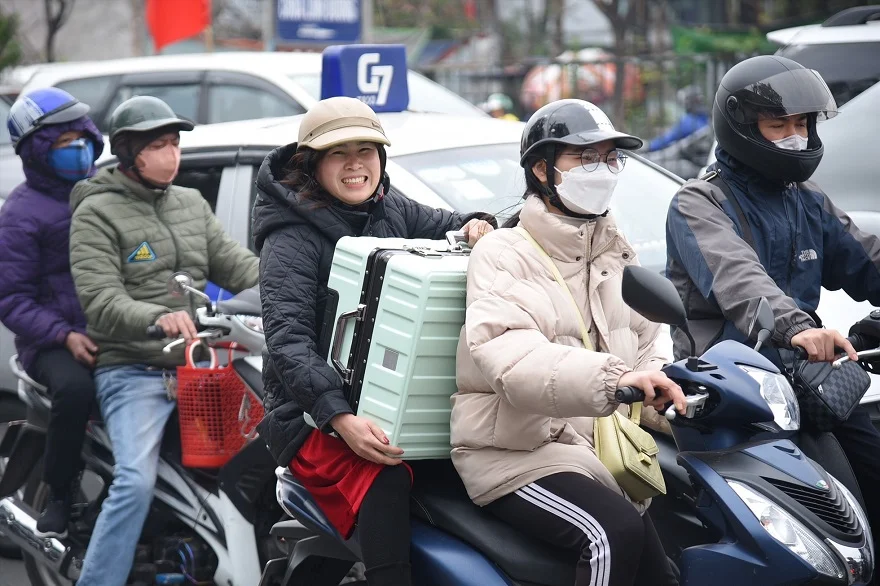 Chạy xe máy về quê ăn Tết 2024