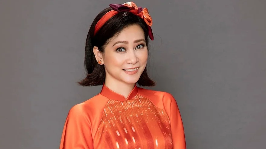 Diễn viên Tuyết Thu iPhone 15 Pro Max Titan