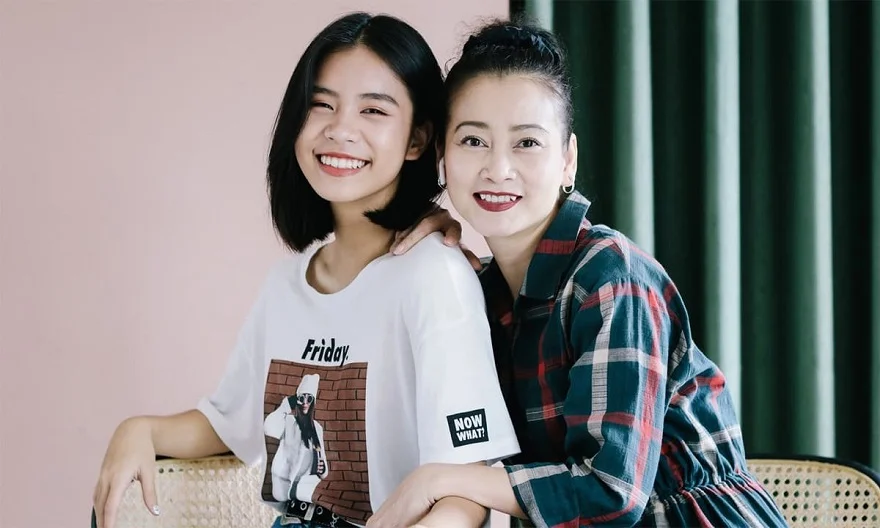 Diễn viên Tuyết Thu iPhone 15 Pro Max Titan