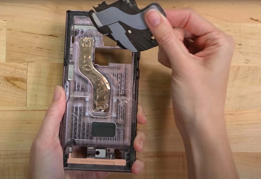 Galaxy S24 Ultra có buồng hơi tản nhiệt lớn gần gấp đôi thế hệ trước