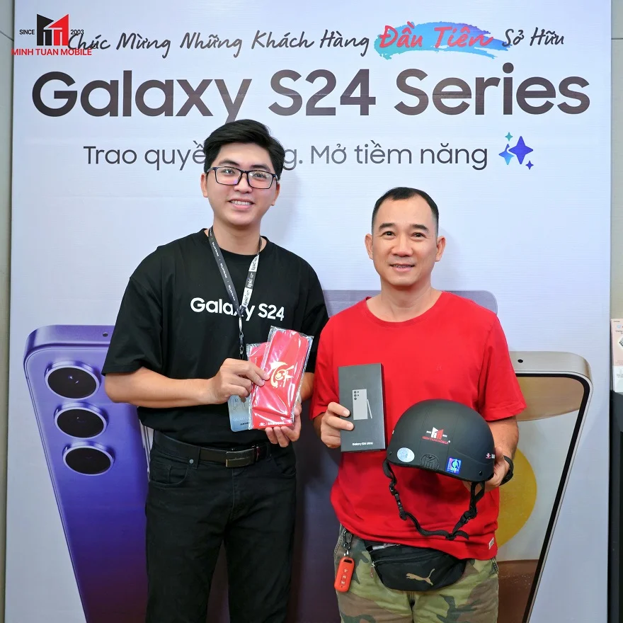 Khách hàng Galaxy S24 Series tại Minh Tuấn Mobile
