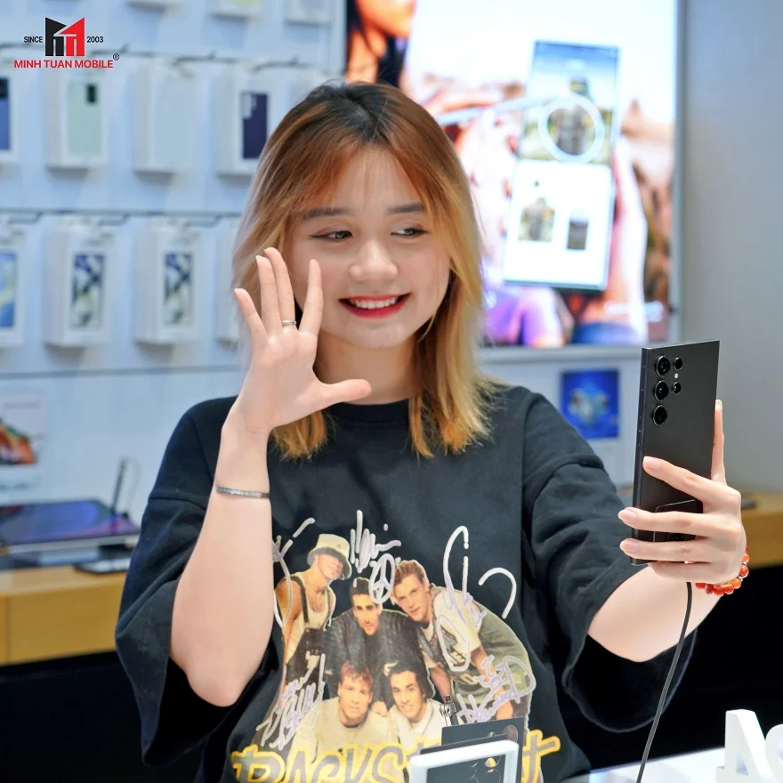 Khách hàng Galaxy S24 Series tại Minh Tuấn Mobile