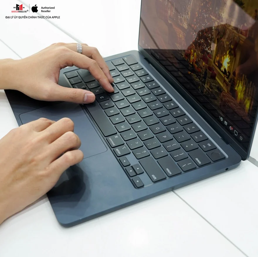 MacBook Air M2 giảm giá 2024