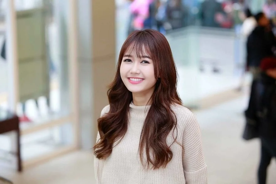 Nhung Gumiho mua iPhone 15 Pro Max Minh Tuấn Mobile