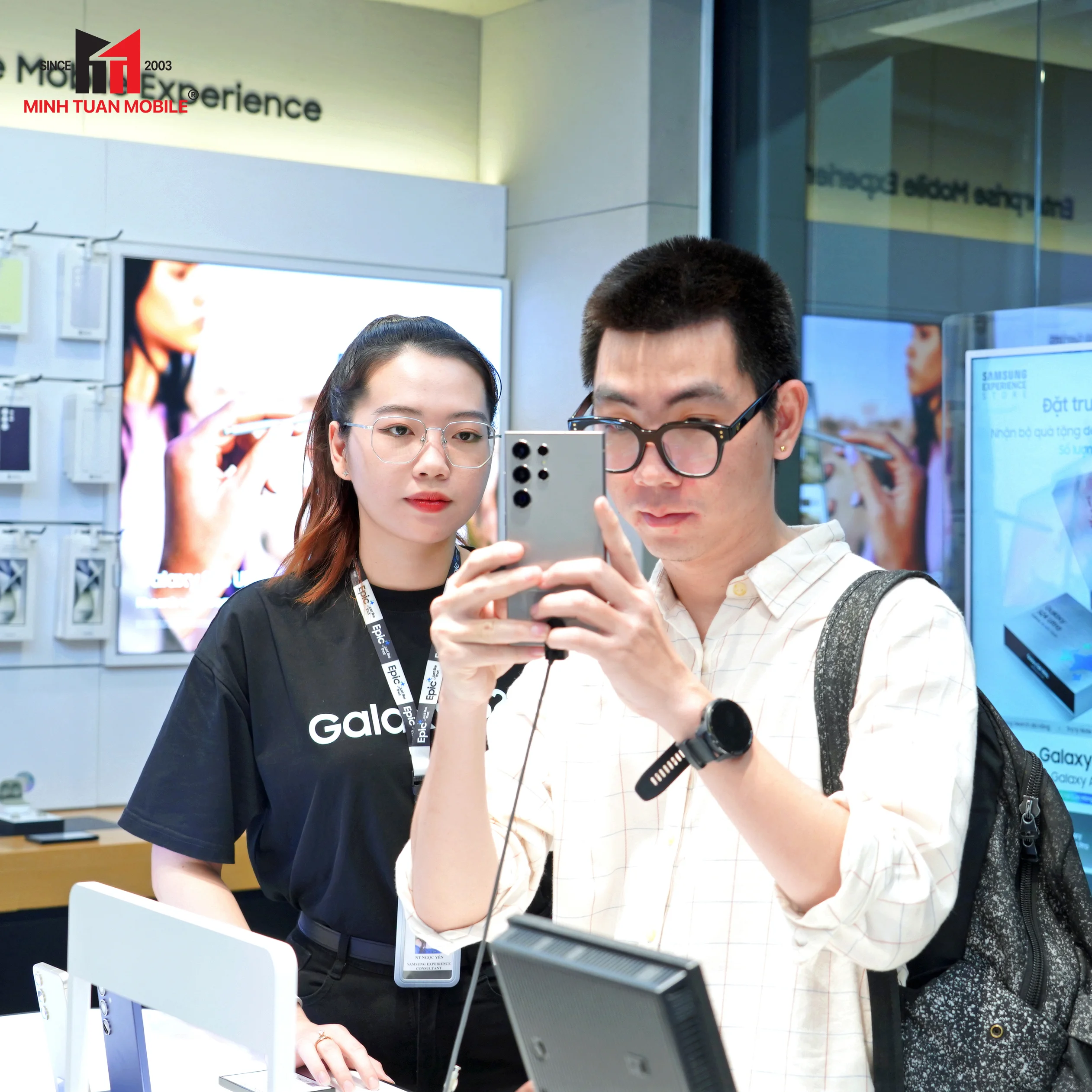 Sôi động ngày mở bán Galaxy S24 Series tại Minh Tuấn Mobile