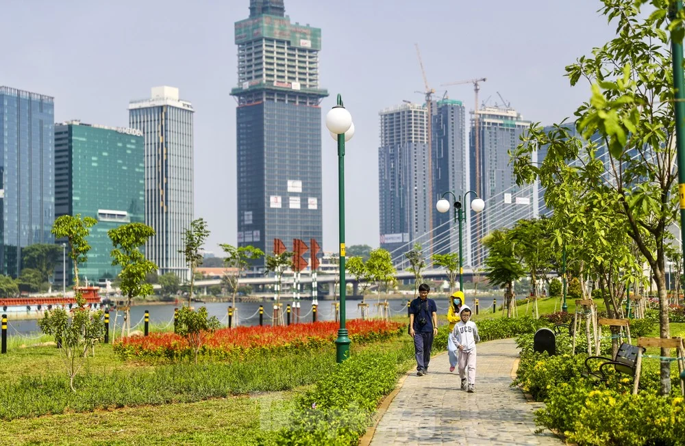 Địa điểm đi chơi 8/3 mới toanh: Công viên bờ sông quận 2