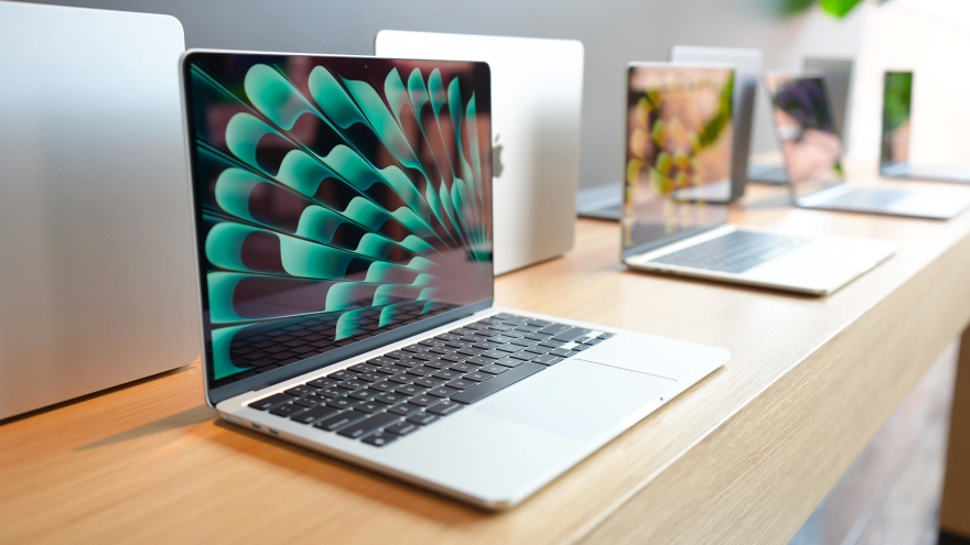 MacBook Air M3 có hiệu năng ngang ngửa với MacBook Pro M3