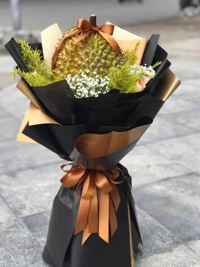 Ngã ngửa trước loạt quà tặng 8.3 độc đáo của cánh mày râu