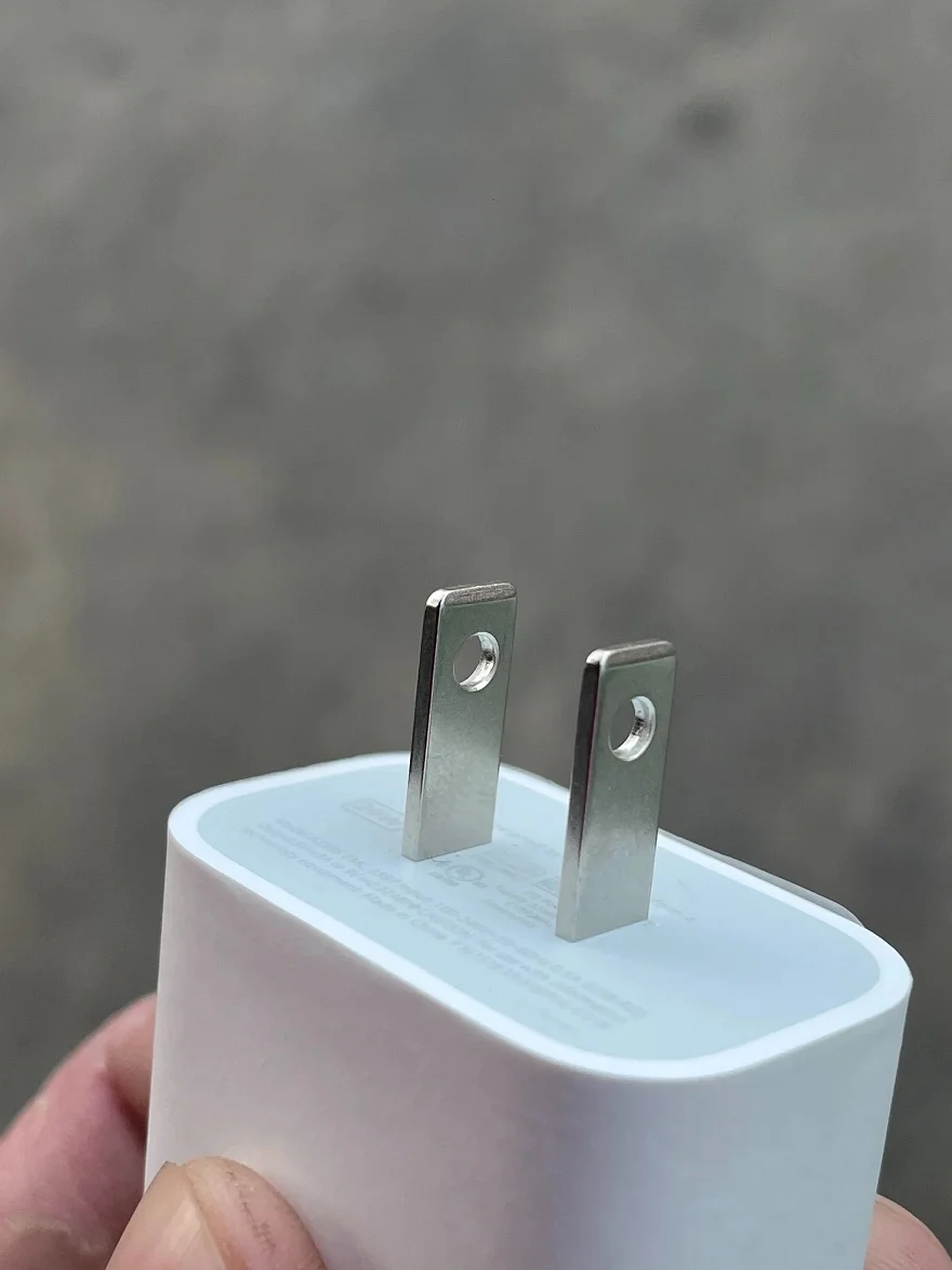 Tại sao nên dùng sạc iPad chính hãng?