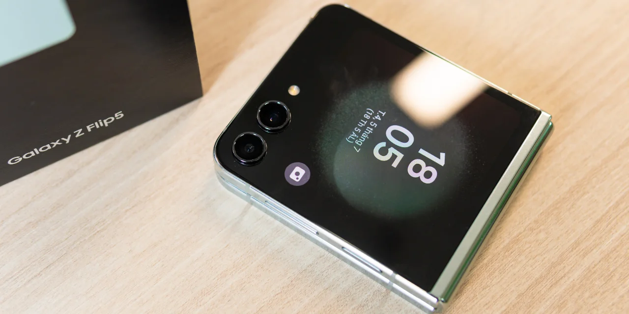 Những mẫu điện thoại màu sắc hợp với mùa hè