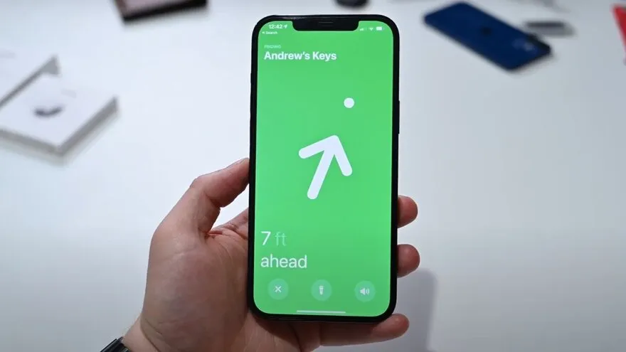 Tìm vị trí bạn bè với Precision Finding trên iPhone 15 