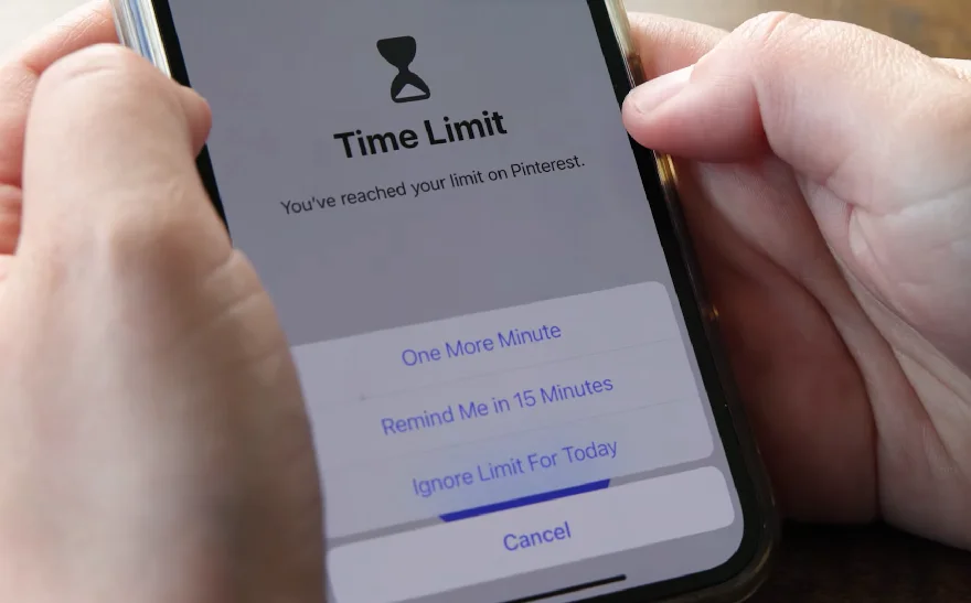 Độc lạ: Ứng dụng làm chậm điện thoại giúp giảm thời gian dùng