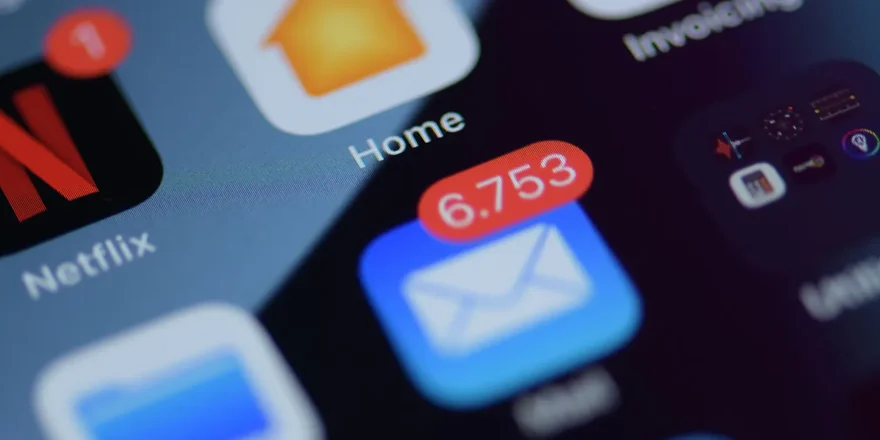 Các tính năng AI đột phá trên ứng dụng Mail của iOS 18