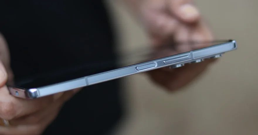 Galaxy Z Fold6 vẫn giữ kích thước màn hình 7,6 inch