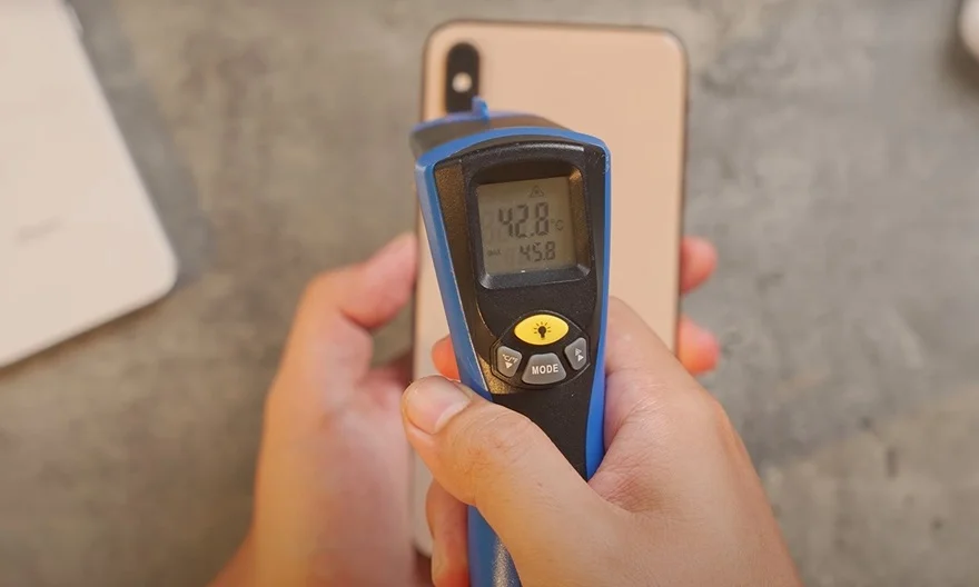 iOS 18 trên iPhone XS Max: Hiệu năng cao nhưng siêu nóng máy