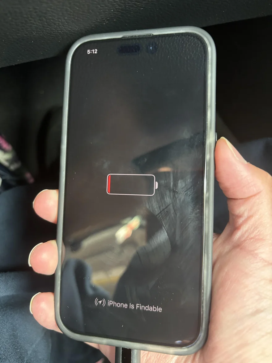  iOS 18 vẫn hiển thị giờ ngay cả khi iPhone hết pin