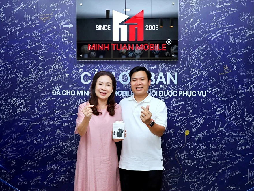  NSND Kim Xuân quý phái với micro Boya BY-WM3T2-U2