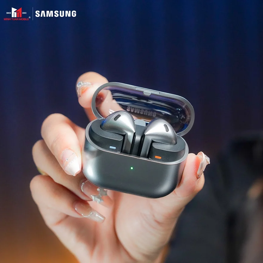 Cùng tầm giá, nên chọn Galaxy Buds3 hay AirPods 3?