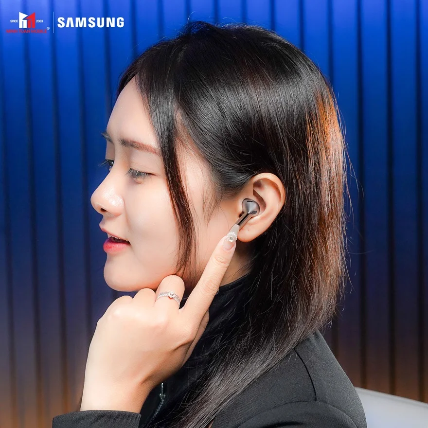 Cùng tầm giá, nên chọn Galaxy Buds3 hay AirPods 3?