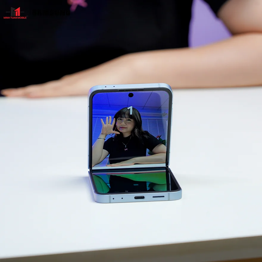 Đánh giá Galaxy Z Flip6: Tiêu chuẩn mới của điện thoại gập