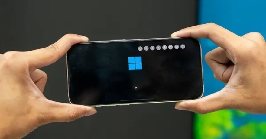 iPhone 15 Pro chạy Windows 11