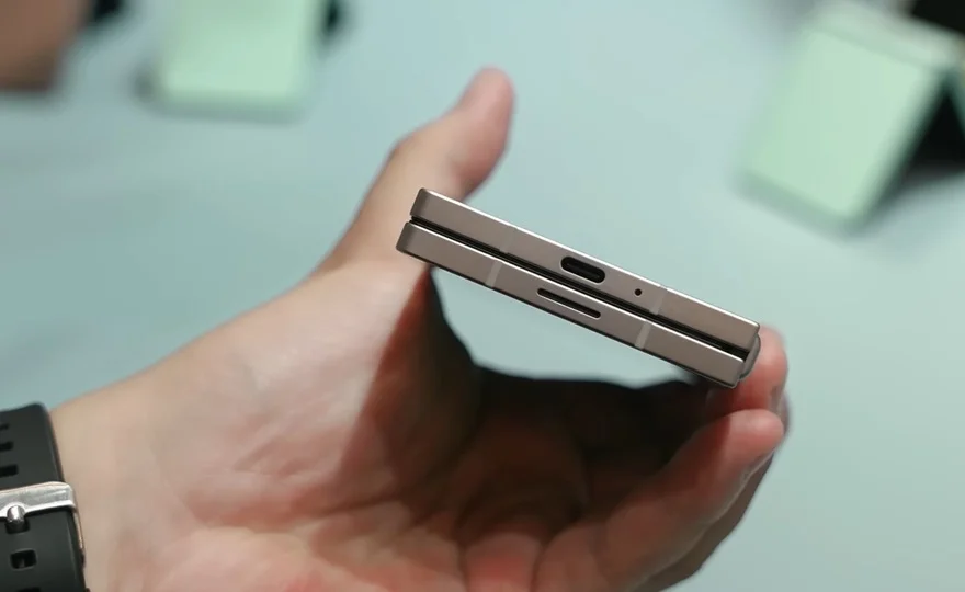 So sánh chi tiết Galaxy Z Fold6 với iPhone 15 Pro Max