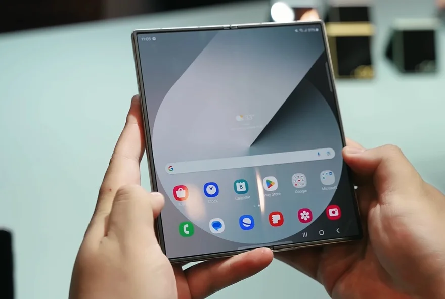 So sánh chi tiết Galaxy Z Fold6 với iPhone 15 Pro Max