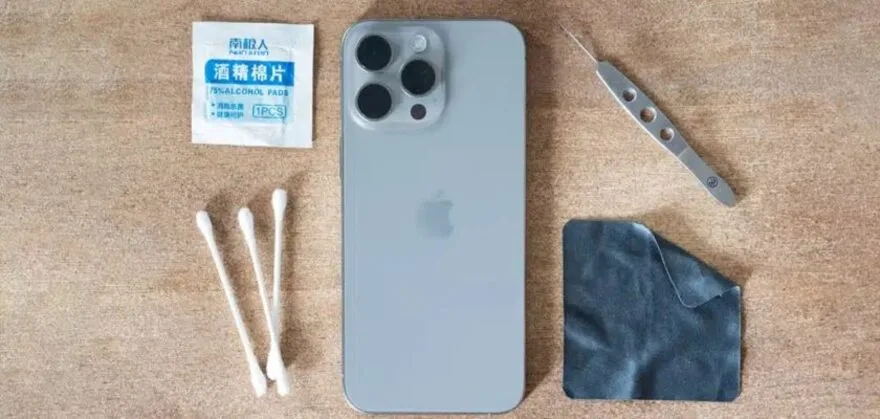 Vệ sinh iPhone 15 Pro