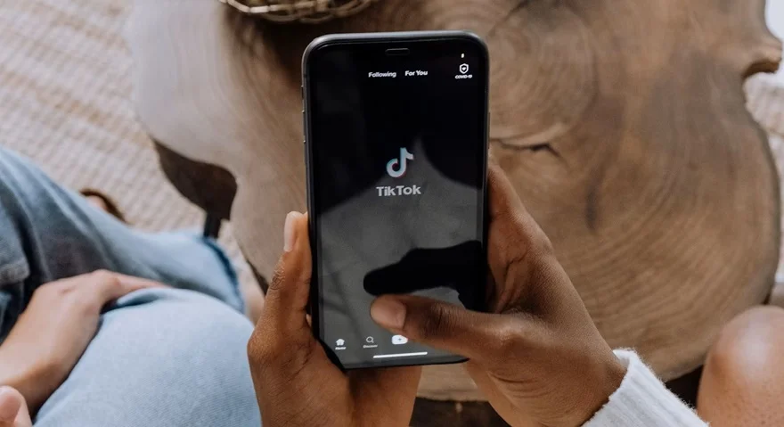 Cách bảo vệ mắt khi dùng TikTok