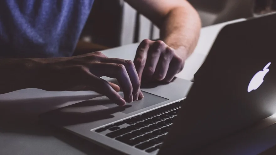 Độ sáng màn hình Nit là gì? Nên cài đặt ở mức bao nhiêu