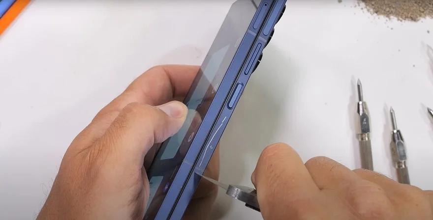 Galaxy Z Fold6 vượt qua bài kiểm tra độ bền ấn tượng