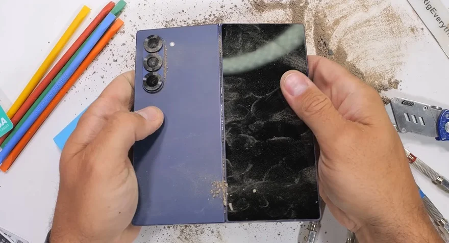 Galaxy Z Fold6 vượt qua bài kiểm tra độ bền ấn tượng